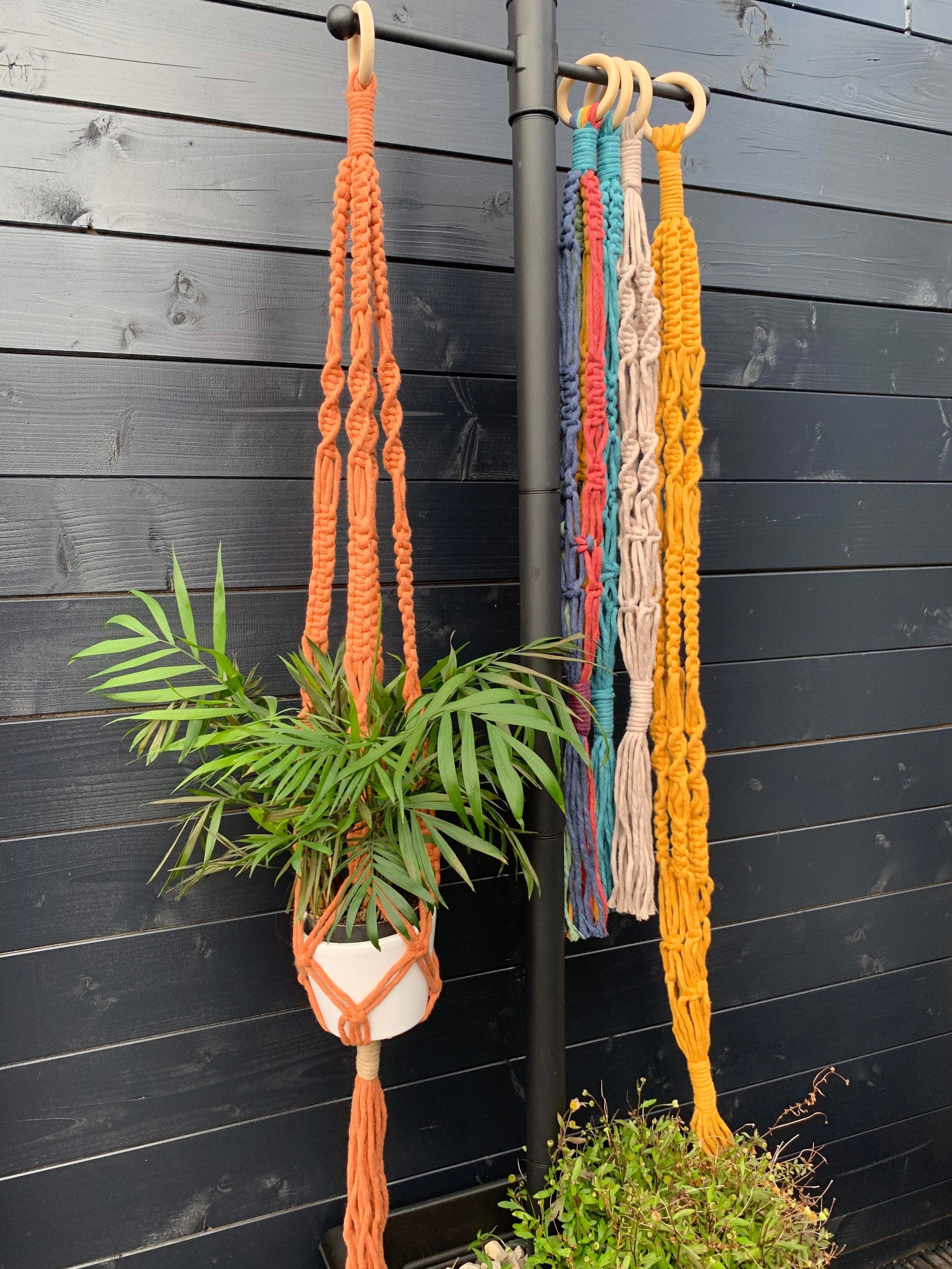 Macrame plant hanger - plant hanger - hanging planter - handmade plant hanger