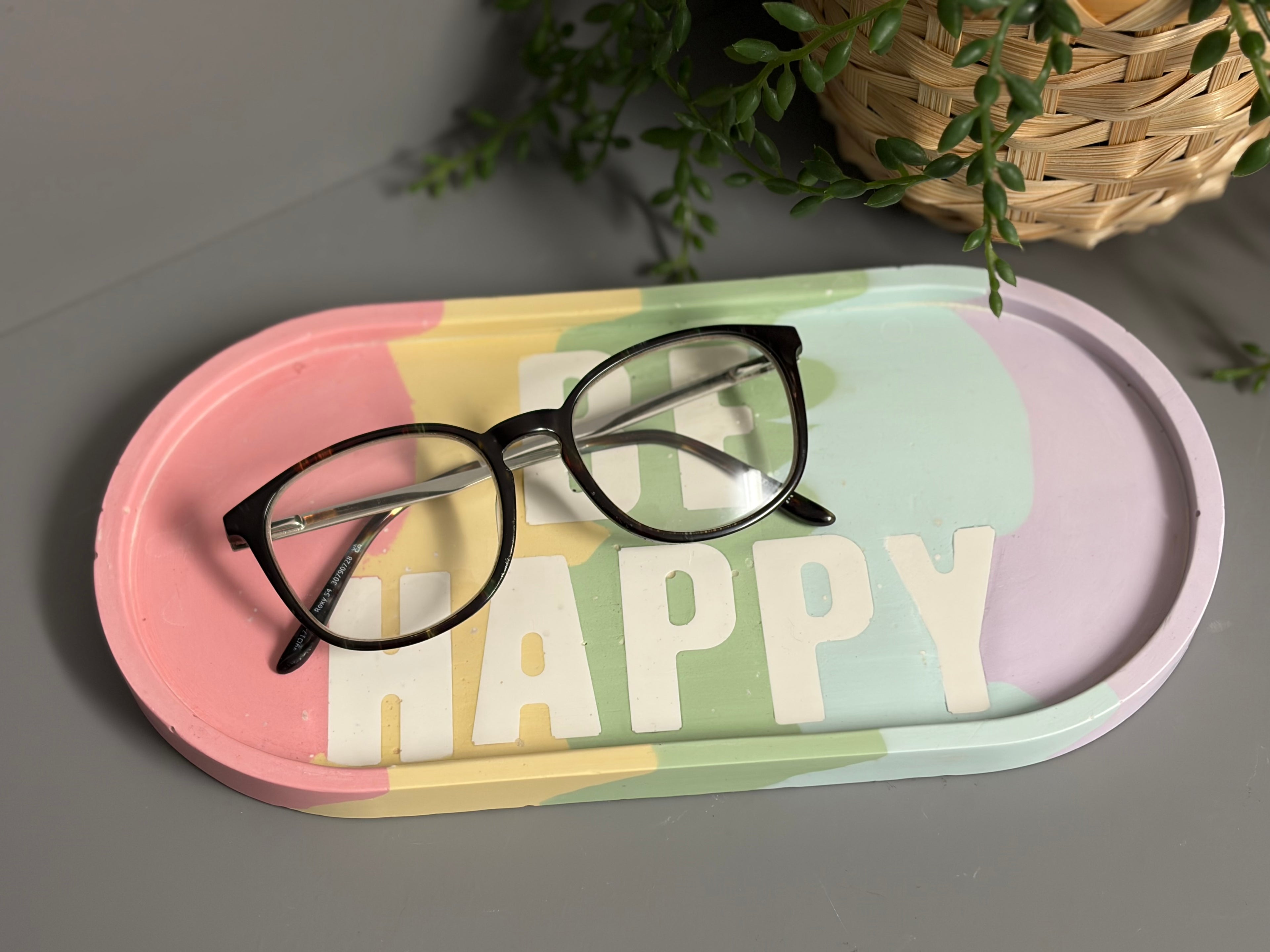 Large Jesmonite catchall dish for glasses, keys or jewellery.