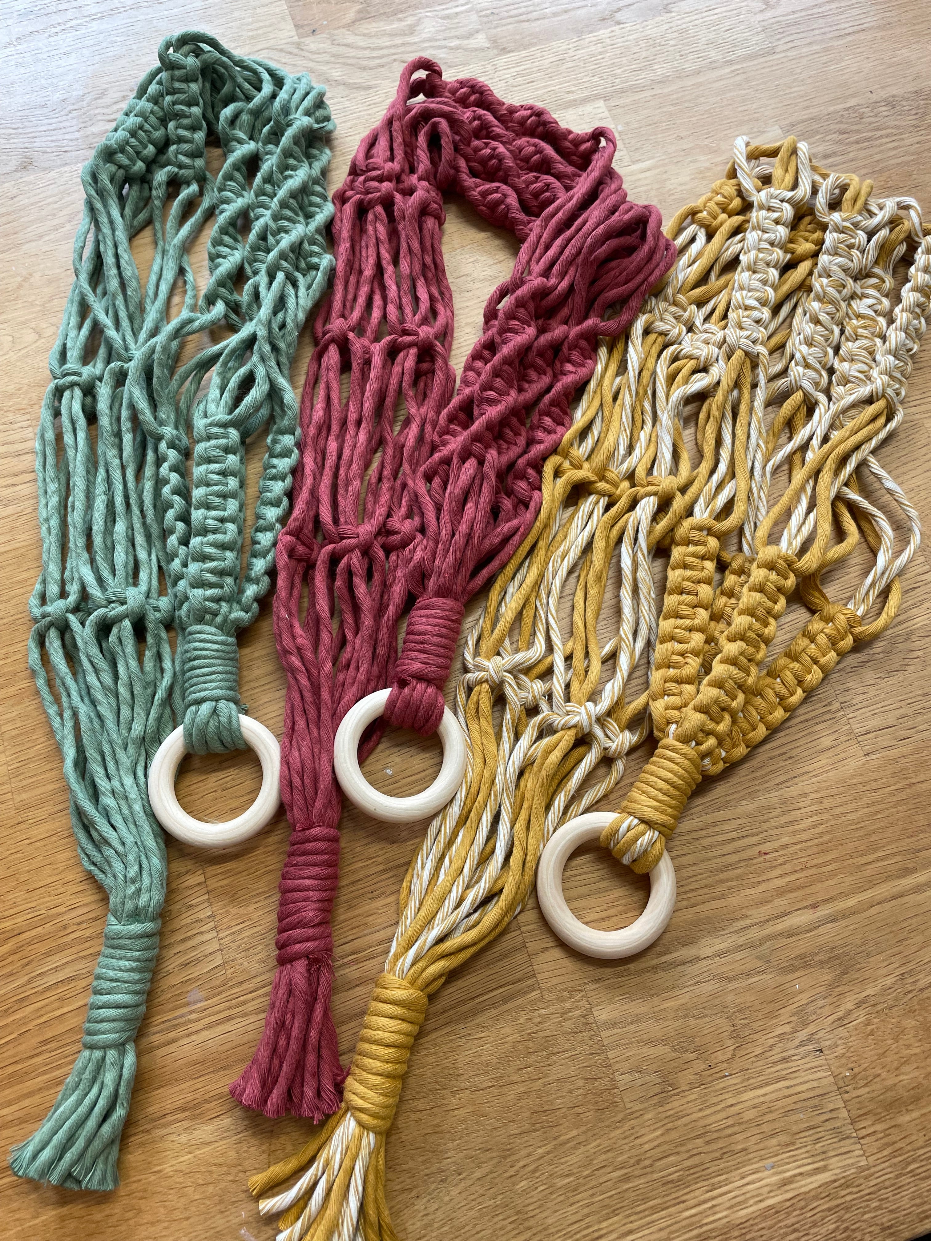 Macrame plant hanger - plant hanger - hanging planter - handmade plant hanger
