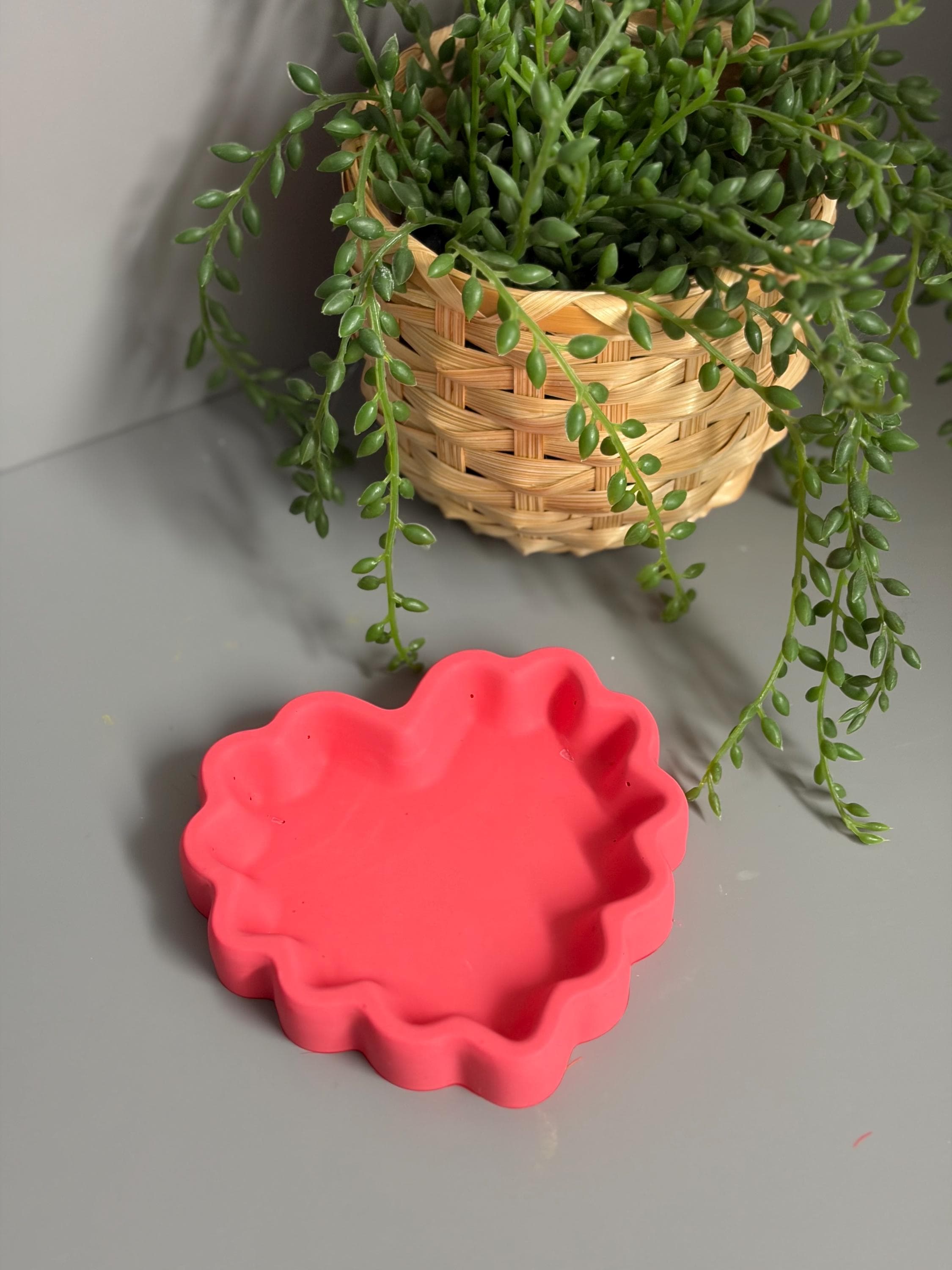 Handmade Jesmonite Heart trinket jewellery tray.