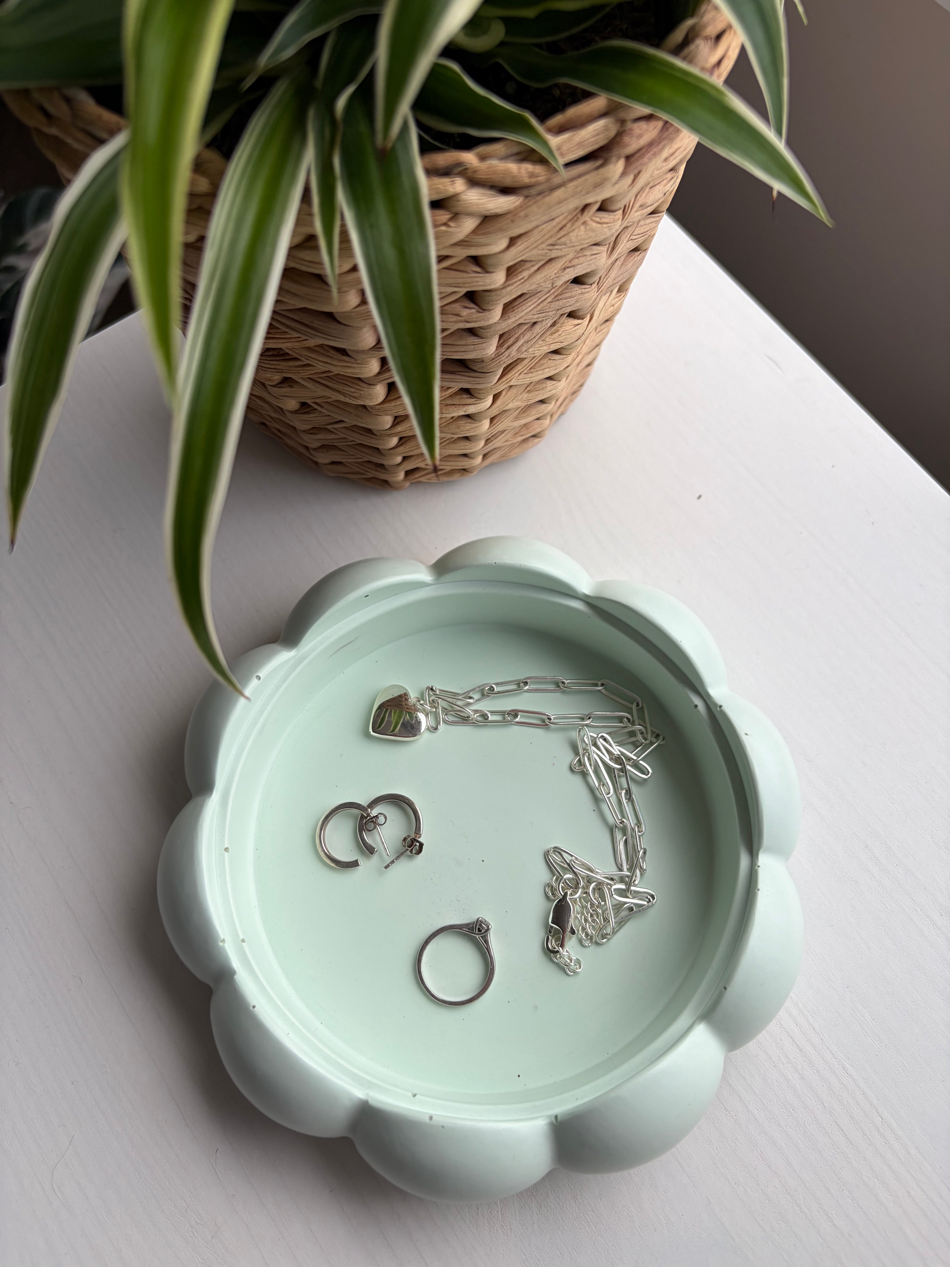 Jesmonite bubble flower jewellery trinket tray
