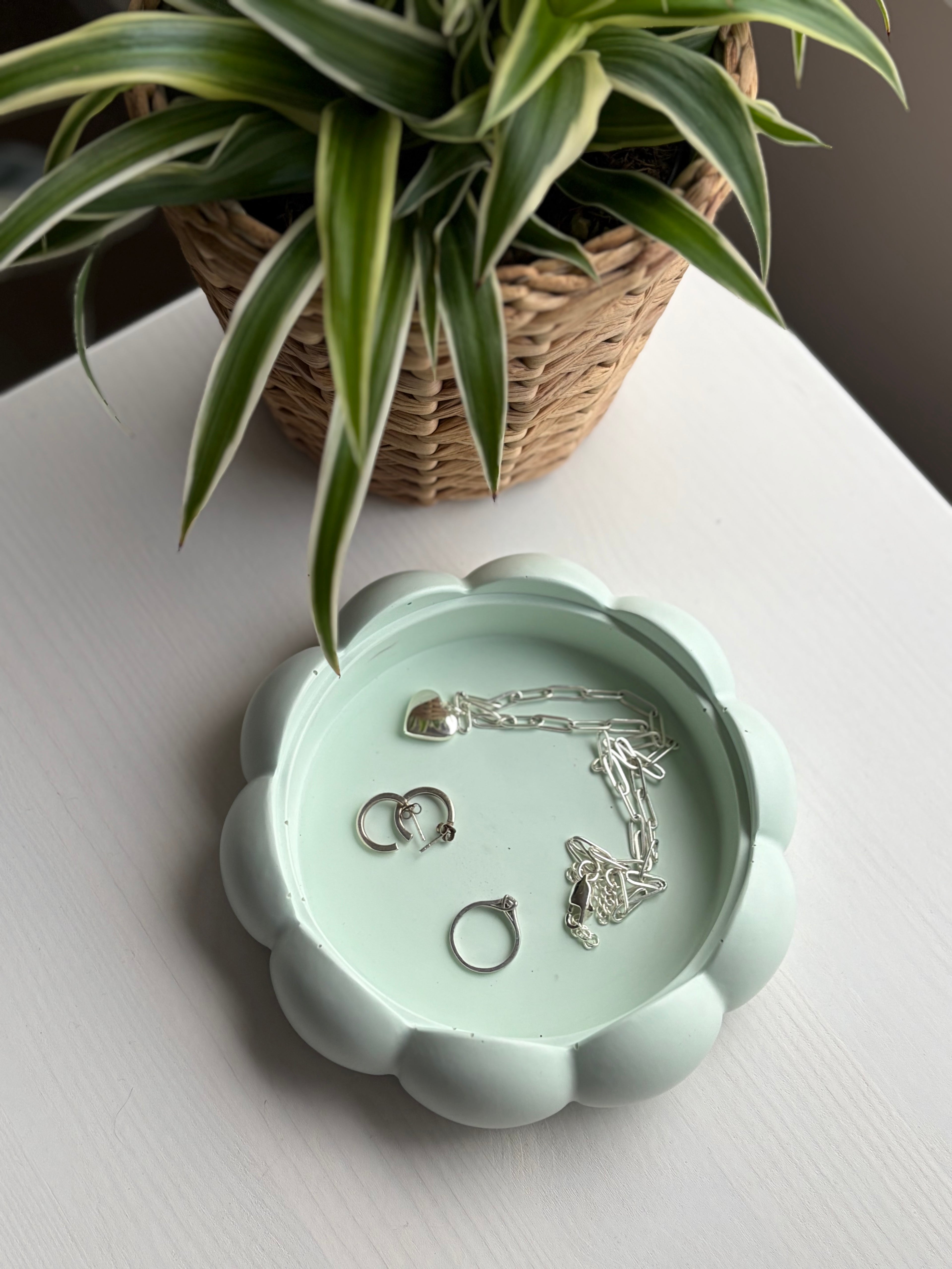 Jesmonite bubble flower jewellery trinket tray