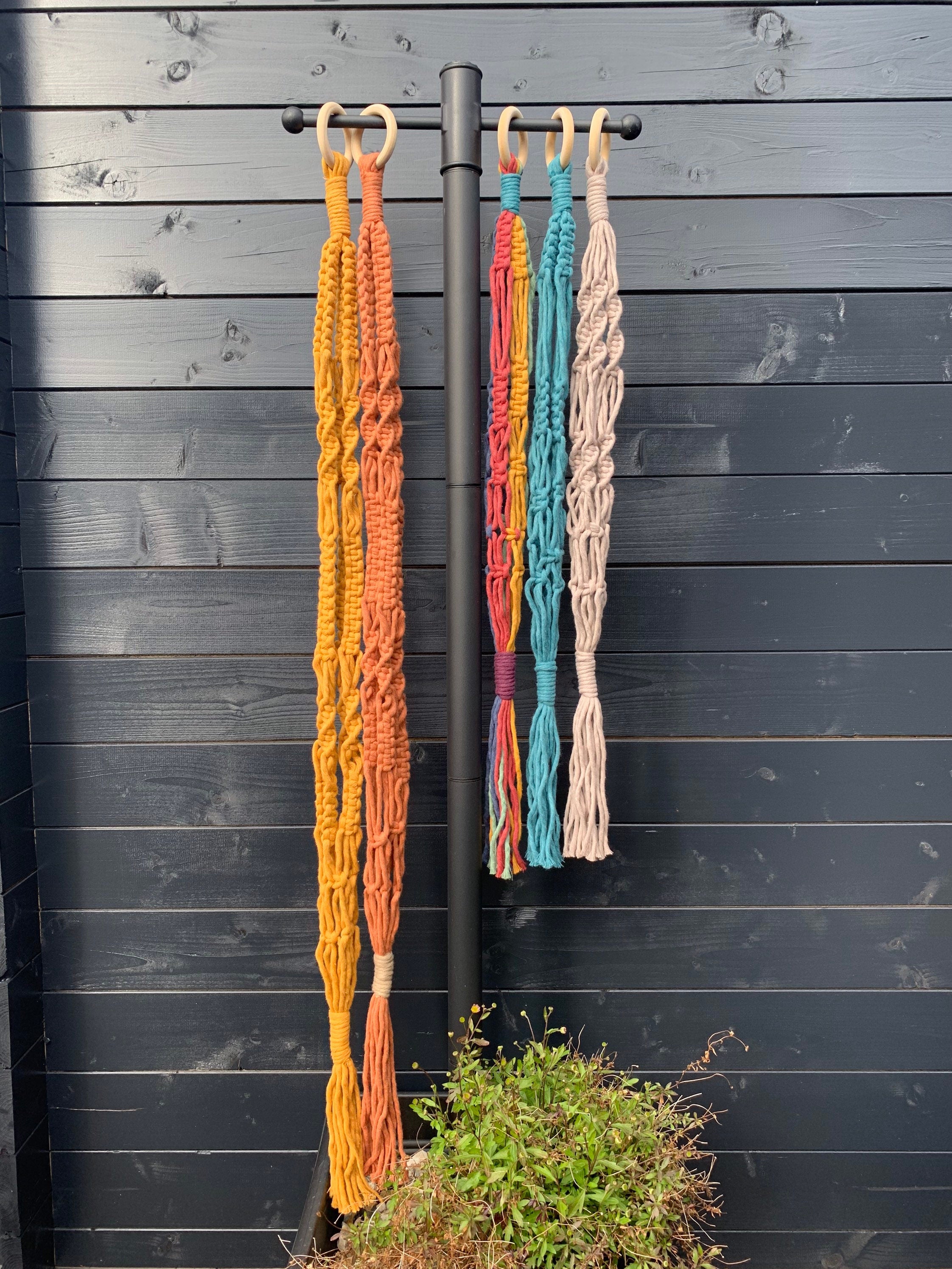 Macrame plant hanger - plant hanger - hanging planter - handmade plant hanger