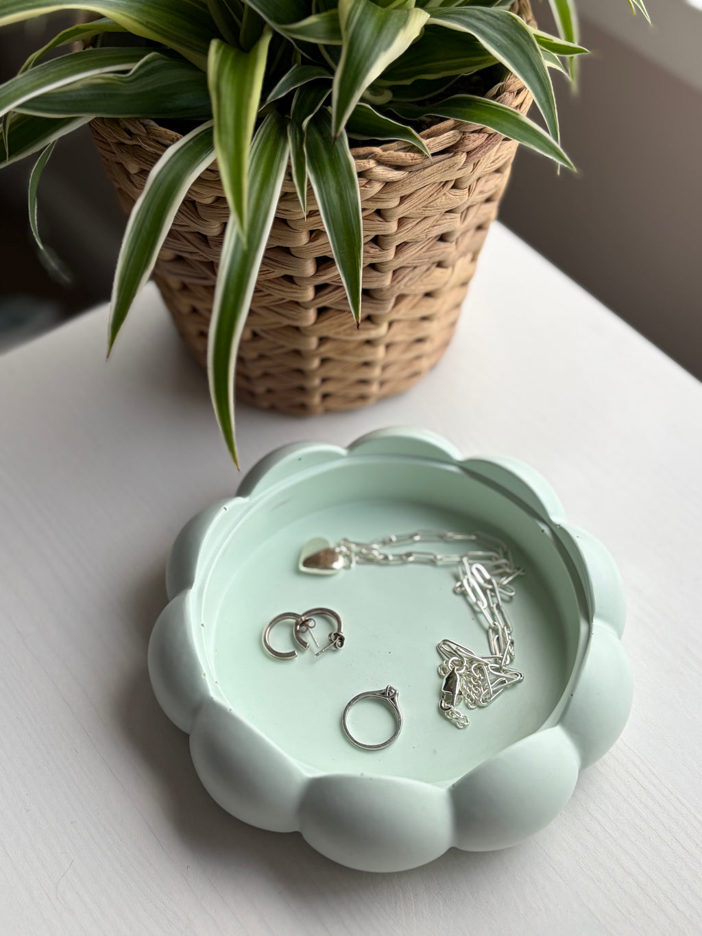 Jesmonite bubble flower jewellery trinket tray