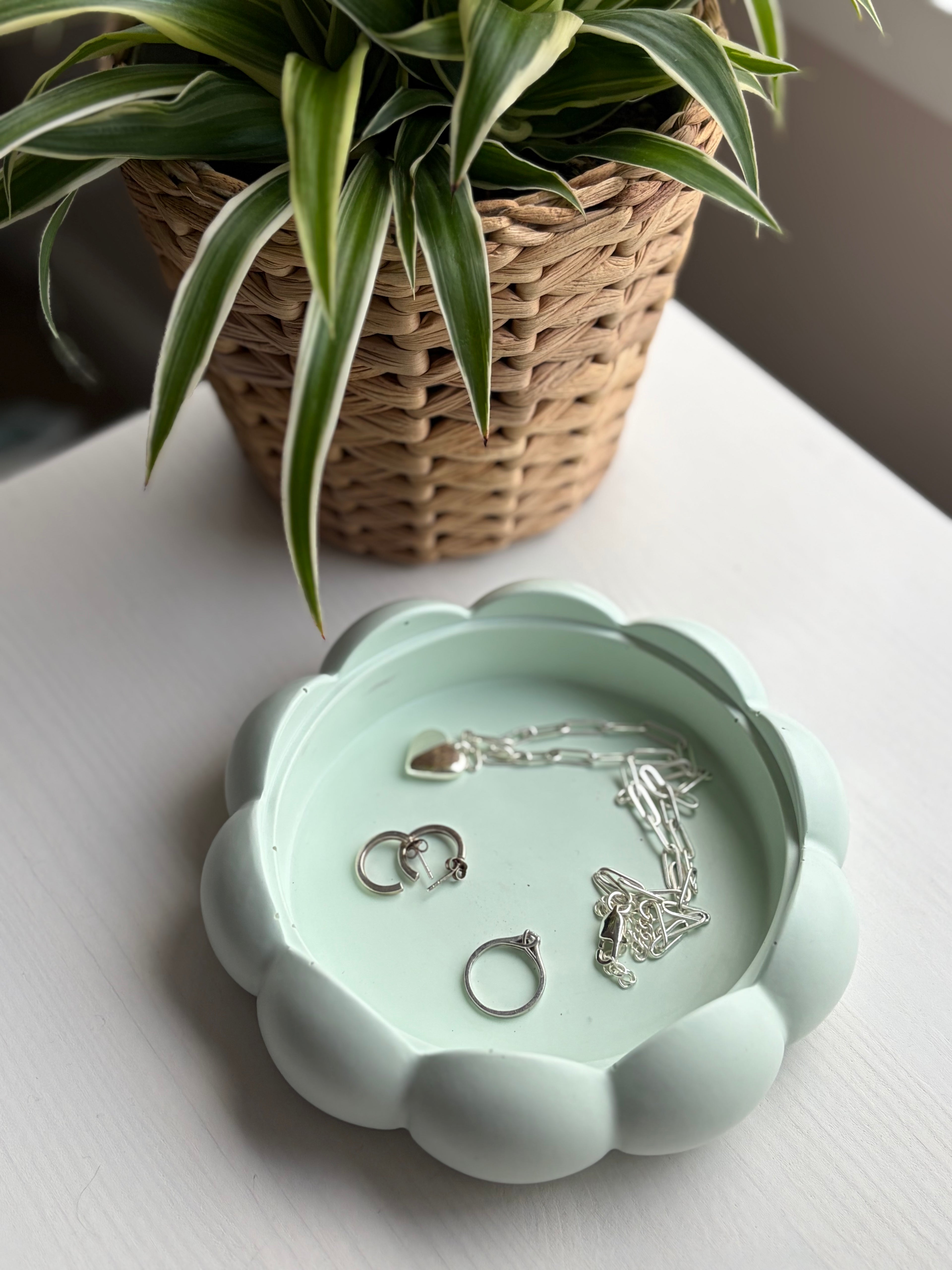 Jesmonite bubble flower jewellery trinket tray