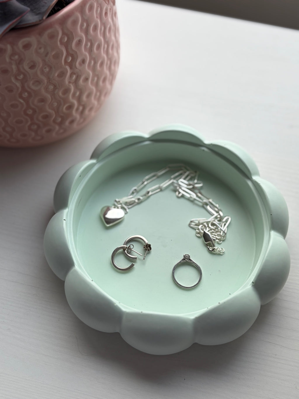 Jesmonite bubble flower jewellery trinket tray