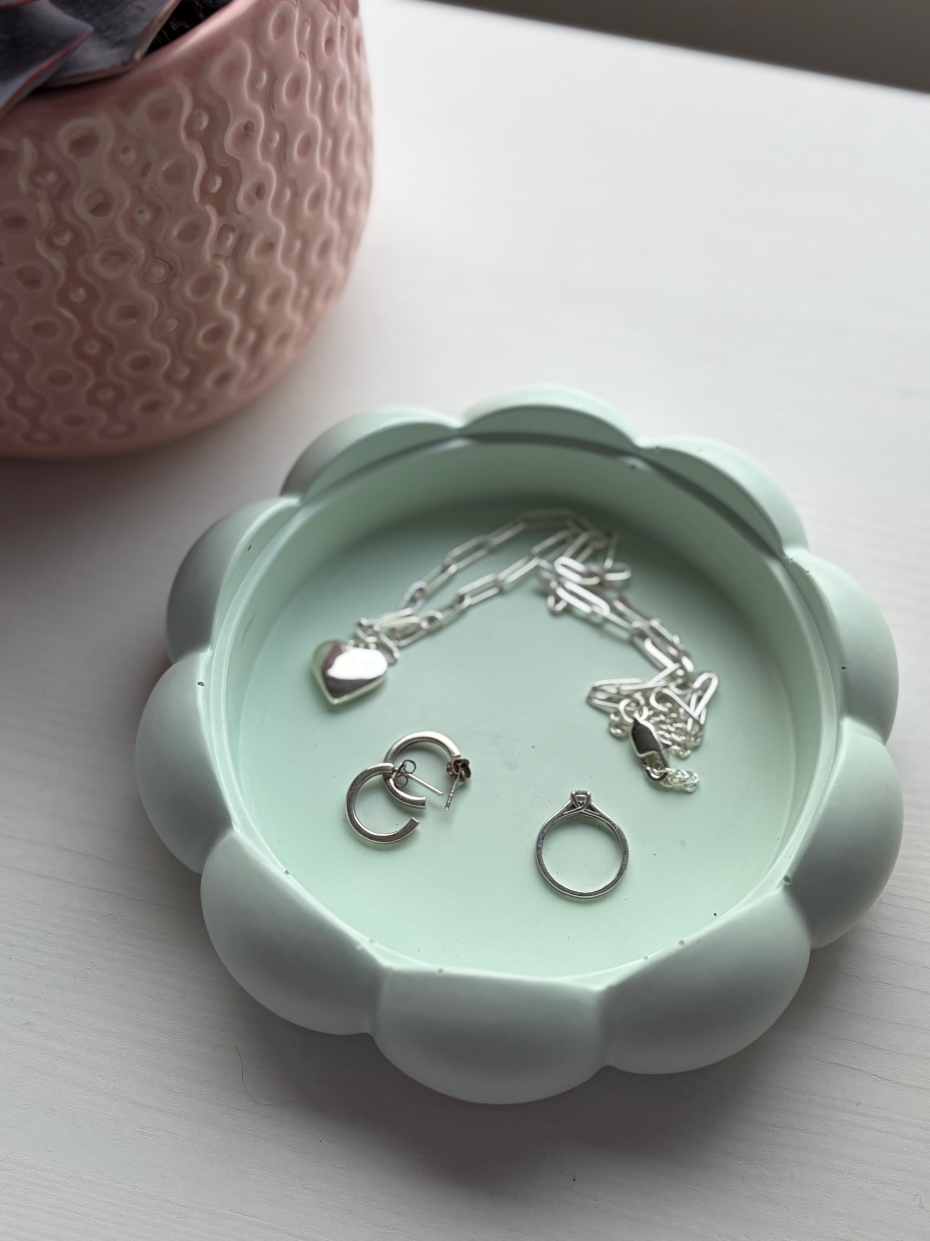 Jesmonite bubble flower jewellery trinket tray