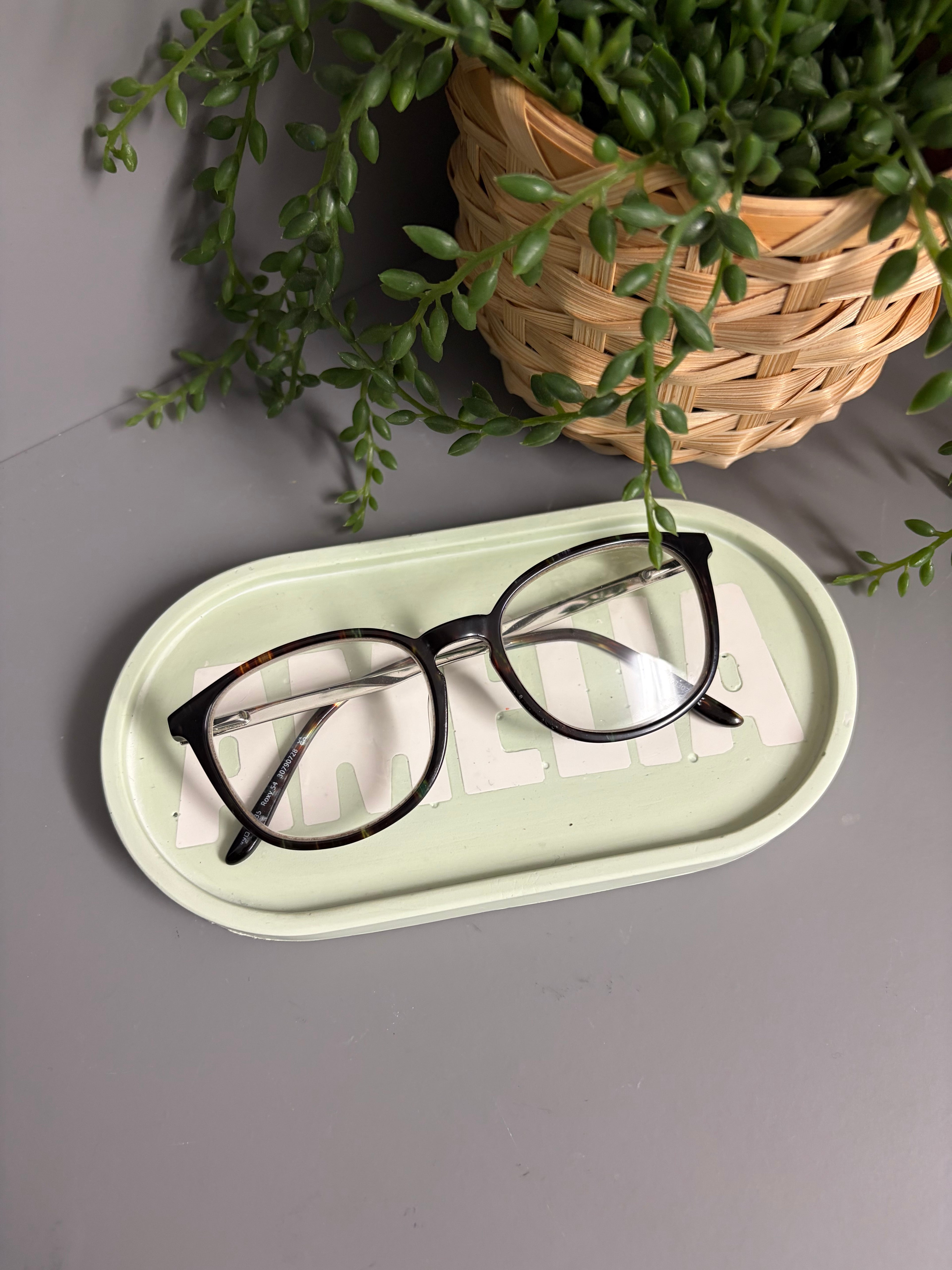 Medium Jesmonite catchall tray for glasses, keys or jewellery.