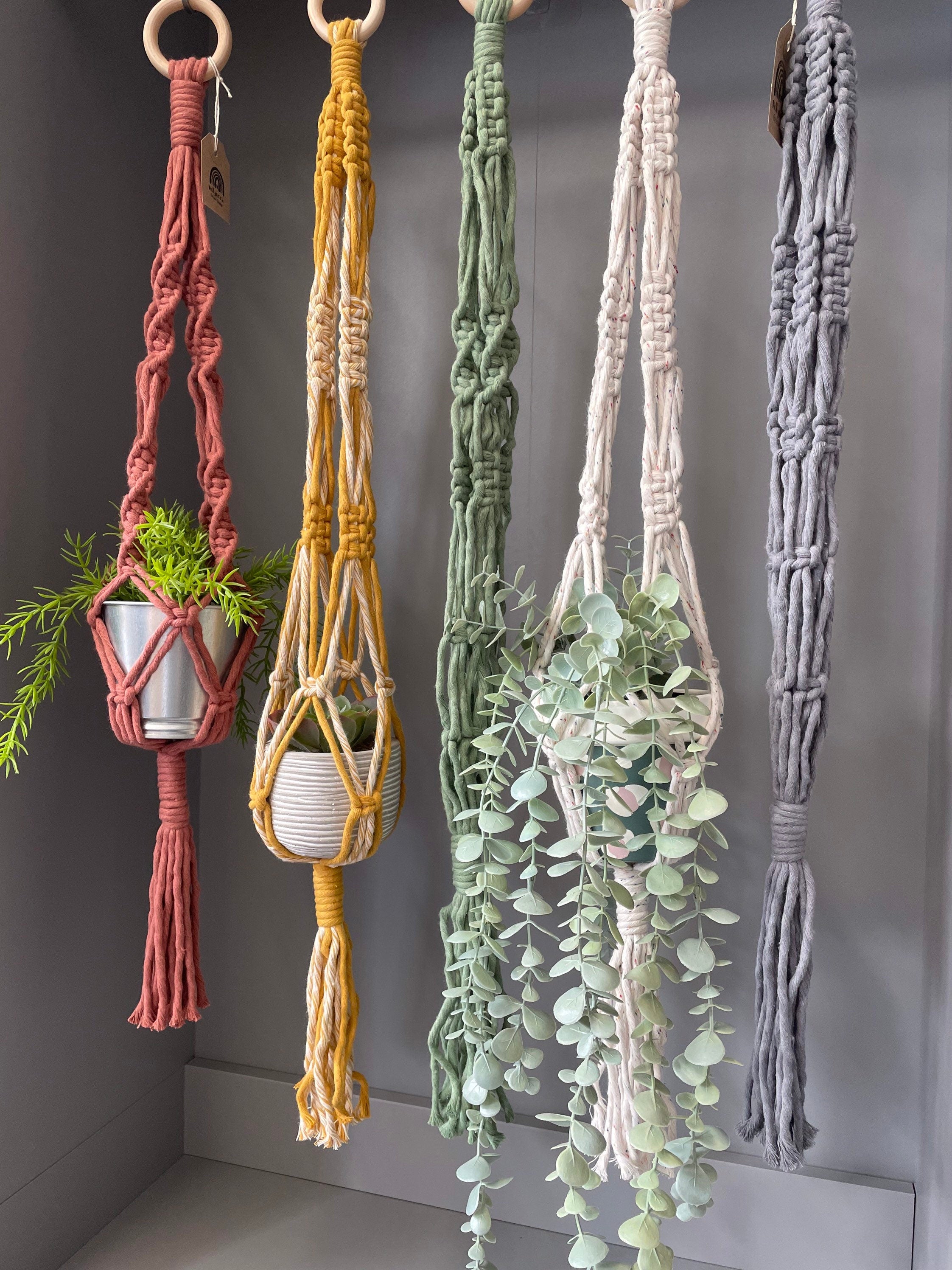 Macrame plant hanger - plant hanger - hanging planter - handmade plant hanger