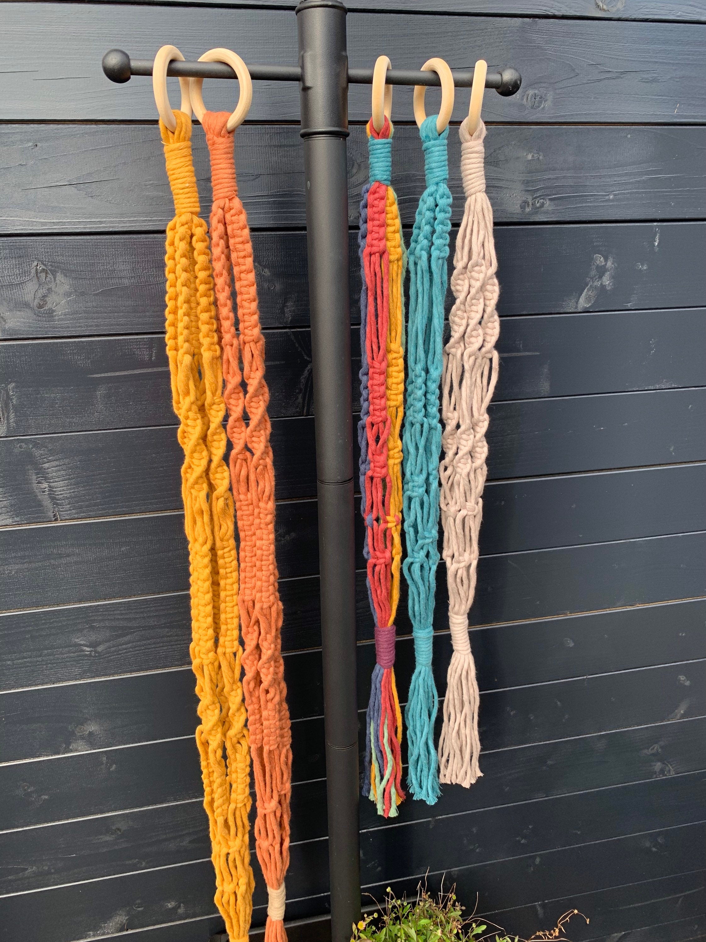 Macrame plant hanger - plant hanger - hanging planter - handmade plant hanger